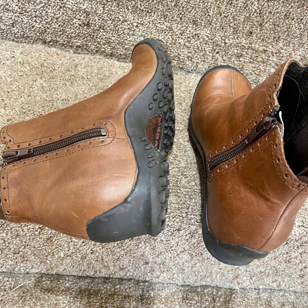 Merrell Tan Leather Ankle Pull up Boots ~ Size 6